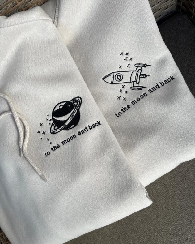 Bluza z haftem To the moon and back - obrazek 3
