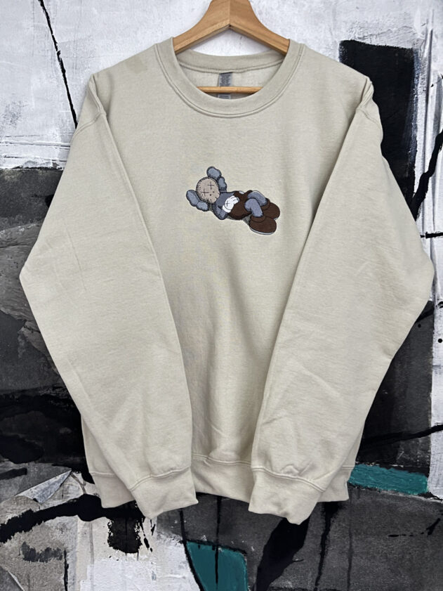 Bluza haftowana Kaws - obrazek 3