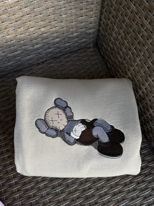 Bluza haftowana Kaws - obrazek 2