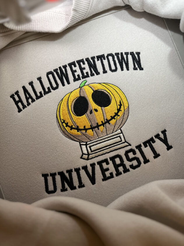 Bluza z haftem Halloween Town - obrazek 2
