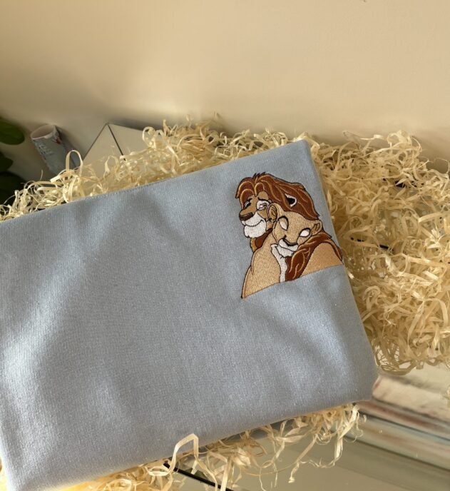 Bluza z haftem Król Lew, Nala i Simba