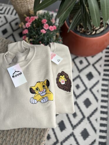 Bluza z haftem Simba i Nala