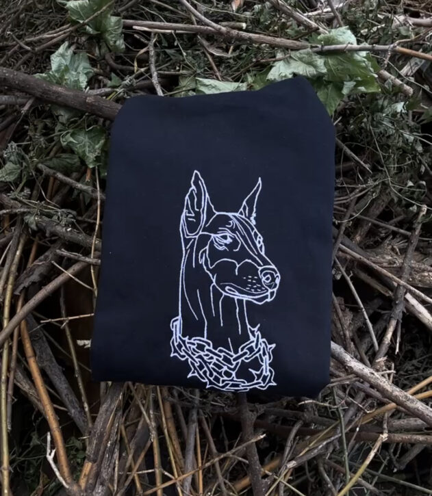 Bluza haftowana z dobermanem