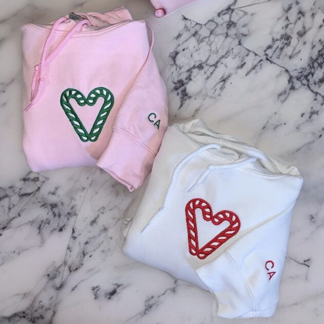Bluza z haftowanym sercem, z personalizowanym inicjałem. Custom bluz z haftowanym sercem dla niej i dla niego, idealny prezent walentynkowa bluza z haftowaną datą, sercem