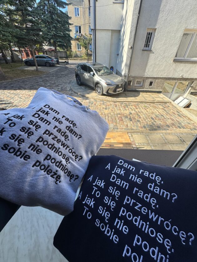 Haftowana bluza z napisem DAM RADĘ - obrazek 10